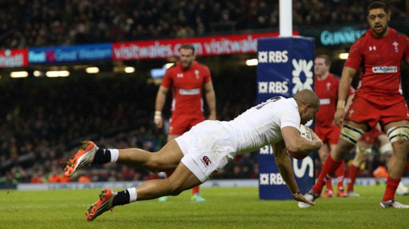 Pēdējā brīdī sastāvā iekļautais Džonatans Džozefs gūst savu pirmo piezemējumu Anglijas izlases rindās. 
Foto: rbs6nations.com