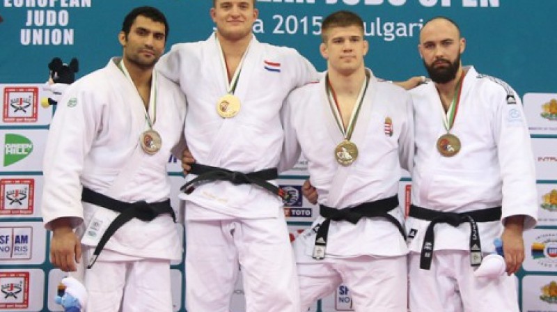 Jevgeņijs Borodavko (pa labi) uz pjedestāla Sofijā 
Foto: Kostadin Andonov, eju.net