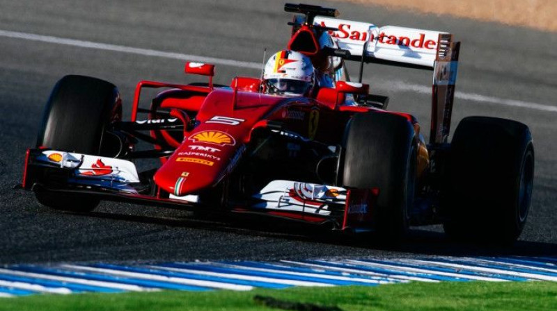 Fetels pie Ferrari SF15-T stūres
Foto: Ferrari