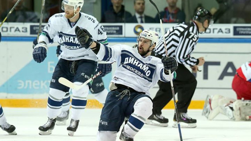 Kaspars Daugaviņš nosvin iemešanu armijniekiem 
Foto: dynamo.ru