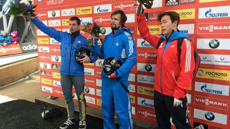 Soču posma laureāti - Martins Dukurs, Aleksandrs Tretjakovs, Sunbins Juns 
Foto: FIBT