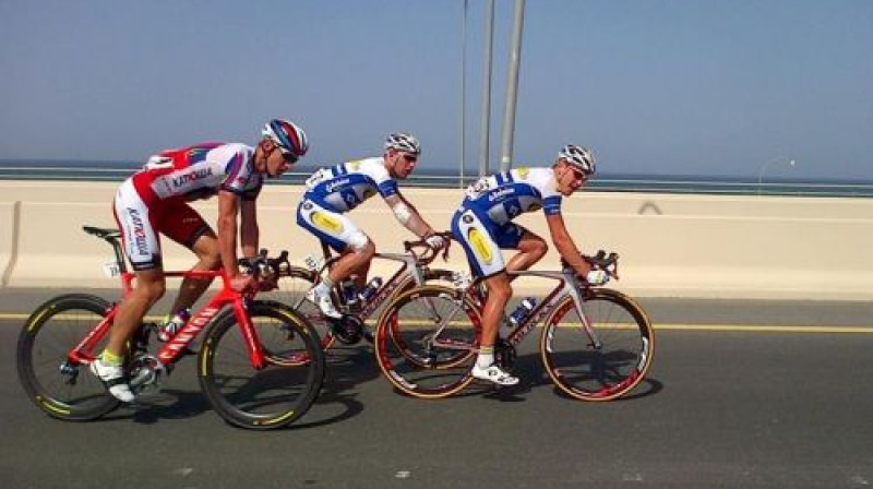 Gatis Smukulis dienas atrāvienā (pirmais no kreisās)
Foto: letour.fr