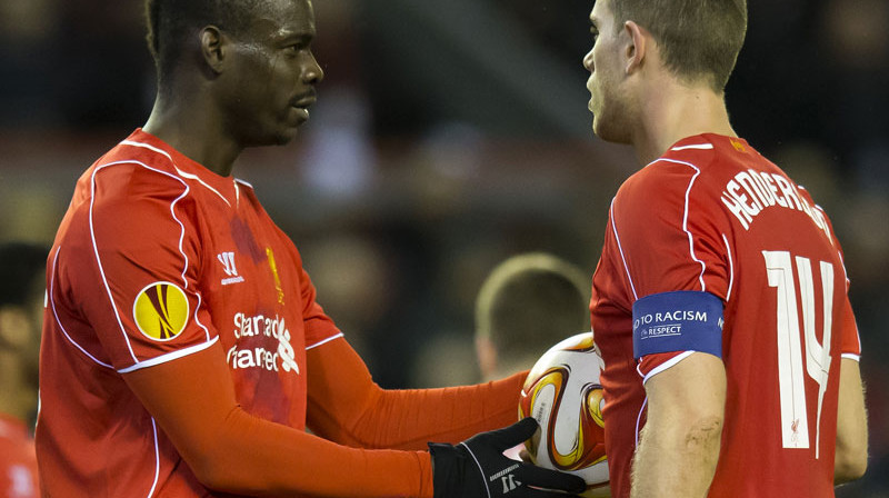 Mario Balotelli atņem bumbu Džordanam Hendersonam
Foto: AP/Scanpix