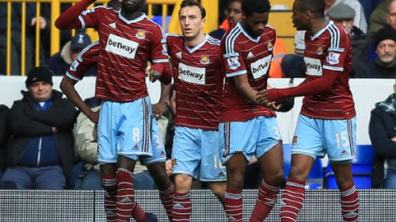 "West Ham" spēlētāji pēc vārtu guvuma
Foto: EMPICS Sport/Scanpix