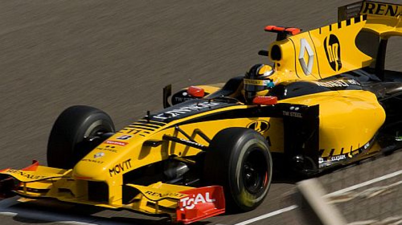 "Renault" F1 komandas auto 2010. gadā
Foto: Andrew Griffith