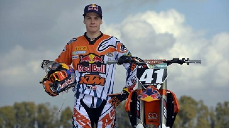 Pauls Jonass savā pirmajā pilnajā sezonā pasaules čempionātā MX2 klasē pēc sešiem posmiem turas 3. vietā.