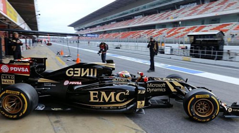 "Lotus" komanda F1 testu laikā
Foto: Lotus/LAT