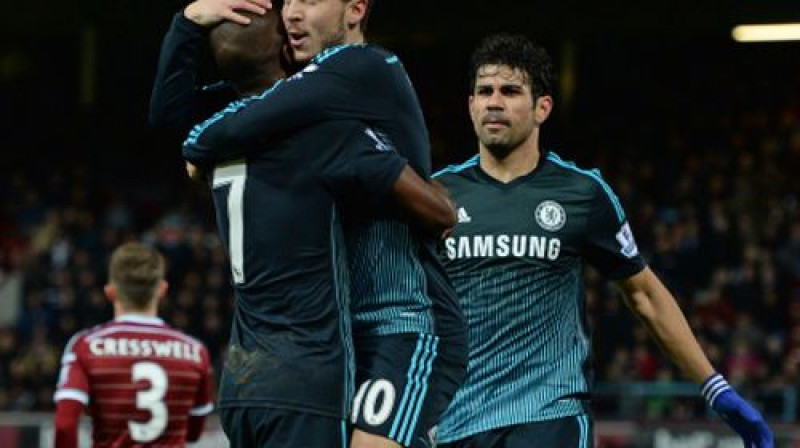 "Chelsea" spēlētāji pēc vārtu guvuma
Foto: AFP/Scanpix