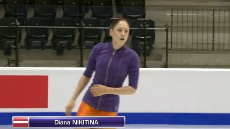 Diāna Ņikitina iesildās pirms īsās programmmmas
Foto: ISU Skating Channell