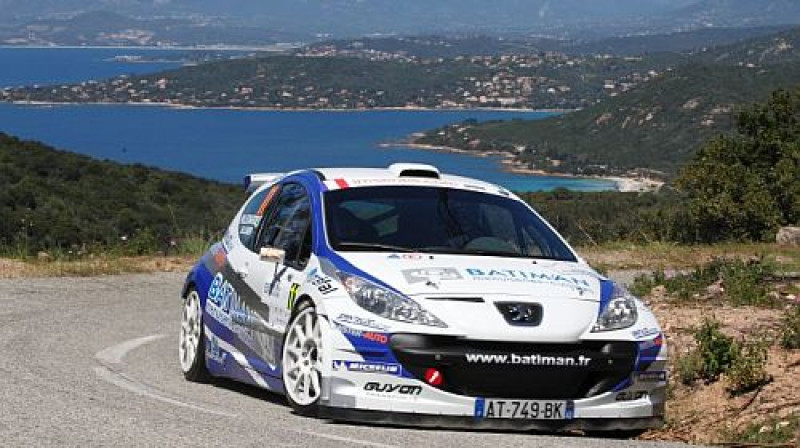 Ainava un sacīkšu auto Korsikas rallijā
Foto: rallye-sport.fr