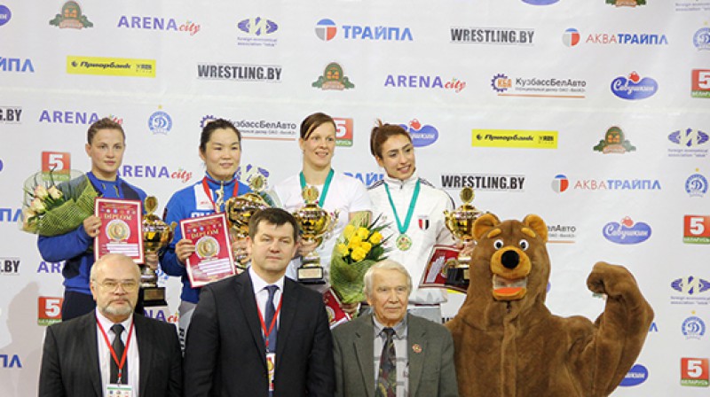 Laura Skujiņa uz pjedestāla Minskā 
Foto: wrestling.by