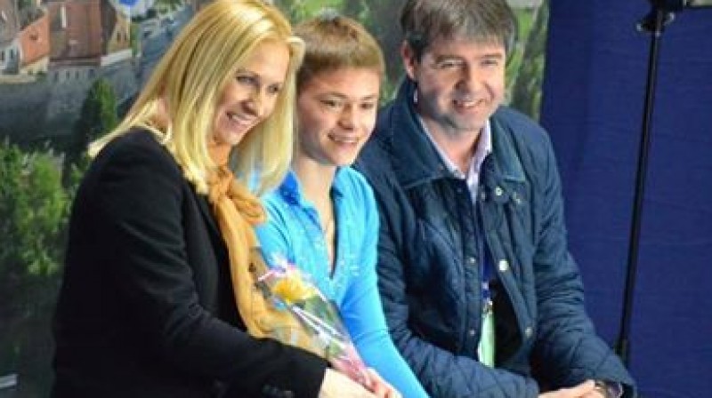 Trenere Ingrīda Snieskiene (Lietuva), Deniss Vasiļjevs (Latvija) un 1994. gada olimpiskais čempions Aleksejs Urmanovs (Krievija) kā konsultants
Foto: Ia Remmel / Absolute Skating