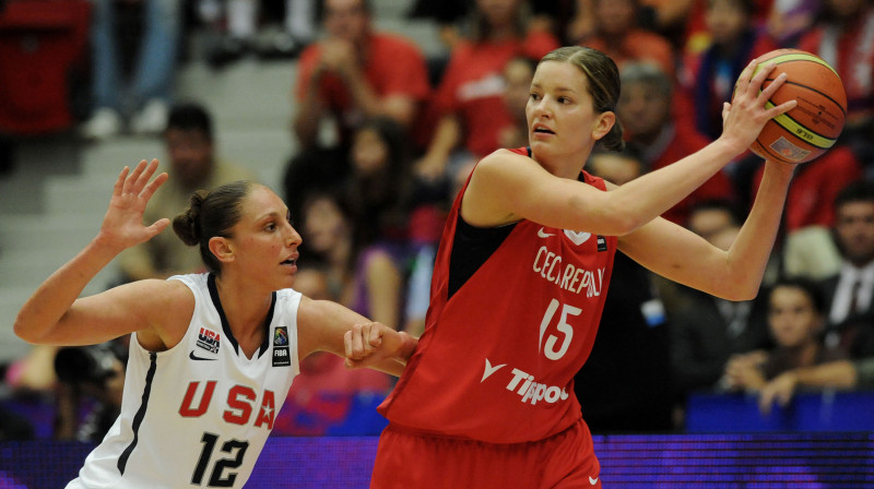 Eva Vitečkova pret Daianu Taurasi
Foto: AFP/Scanpix
