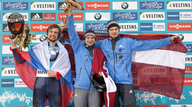 Pasaules čempionāta medaļnieki - Aleksandrs Tretjakovs, Martins Dukurs, Tomass Dukurs 
Foto: AP / Scanpix