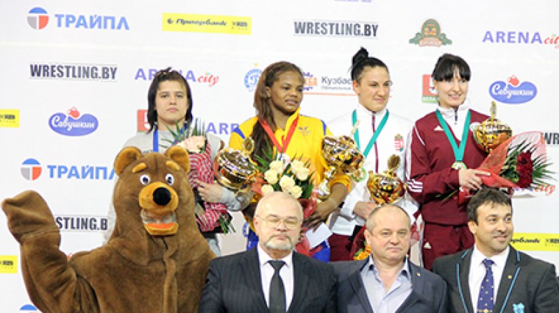 Anastasija Grigorjeva uz pjedestāla Minskā 
Foto: wrestling.by