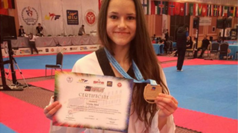 Inese Tarvida ar zelta medaļu
Foto: Eiropas klubu čempionāts taekvondo