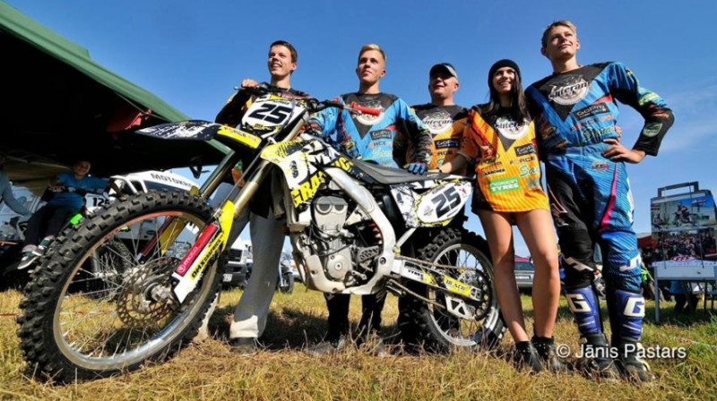 "x99/Slīterāni" komandas braucēji
Foto: Jānis Pastars