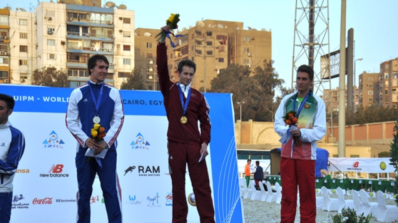 Ruslans Nakoņečnijs (centrā) uz pjedestāla Kairā
Foto: emss.gov.eg