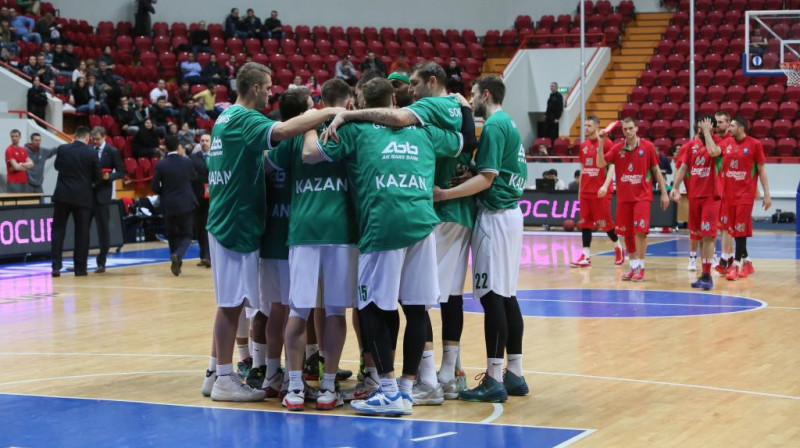 Rolands Freimanis (pirmais no kreisās) un "Unics" 
Foto: unics.ru
