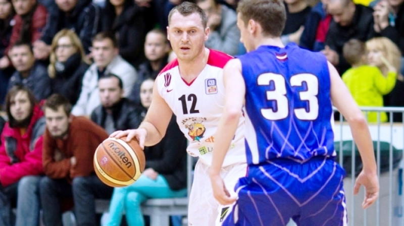 Rinalds Sirsniņš un Kristaps Pļavnieks: kurš saspēles vadītājs aizvedīs savu komandu līdz uzvarai?