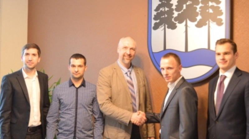 Aigars Počs, Mihails Makarovs, pilsētas mērs Artūrs Mangulis, Raivis Rubīns un Jānis Latkovskis
Foto: osports.lv