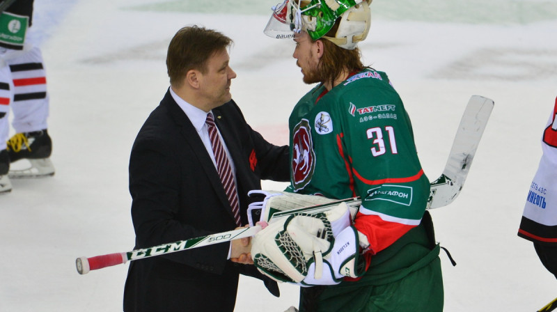 Anderss Nilsons (pa labi) 
Foto: ak-bars.ru