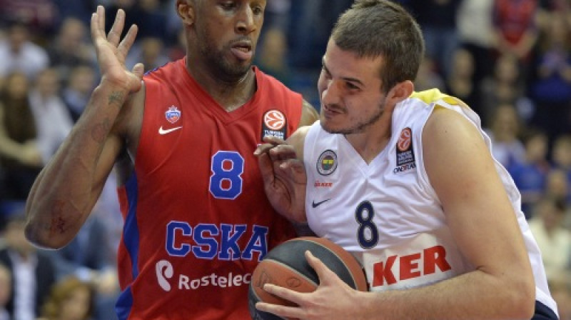 Nemaņa Bjelica ar bumbu
Foto: AFP/Scanpix