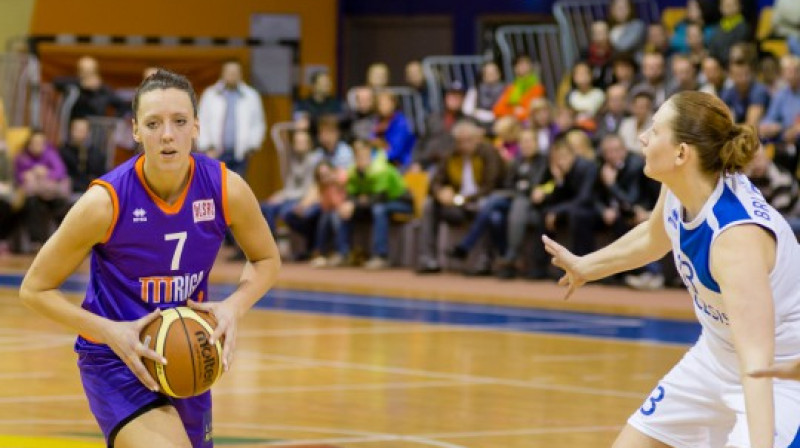 Ieva Kūlīte un Aija Brumermane
Foto: Māris Greidāns
