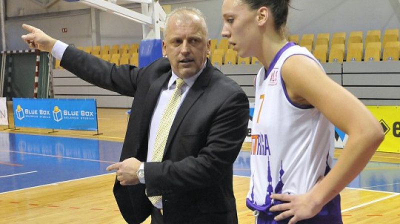 Aigars Nerips un TTT centra spēlētāja Ieva Kūlīte
Foto: Romualds Vambuts