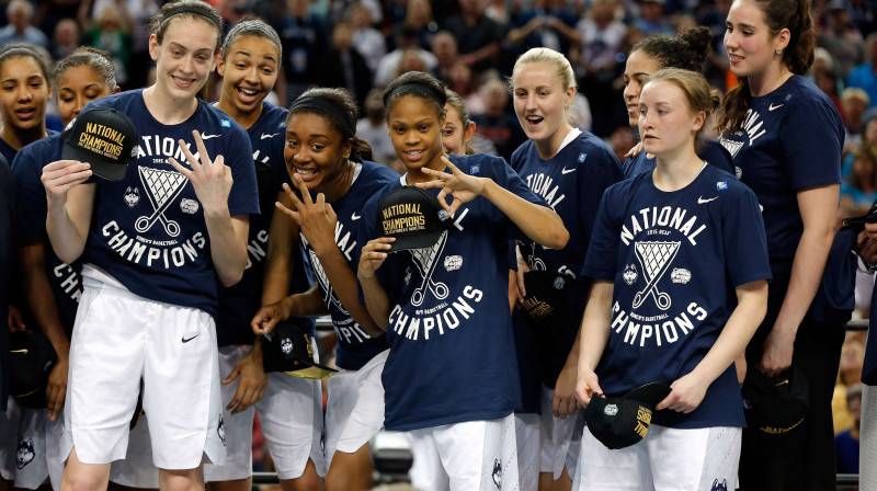 "UConn Huskies" basketbolistes NCAA čempionātā uzvarēja trešo gadu pēc kārtas
Foto: AFP/Scanpix