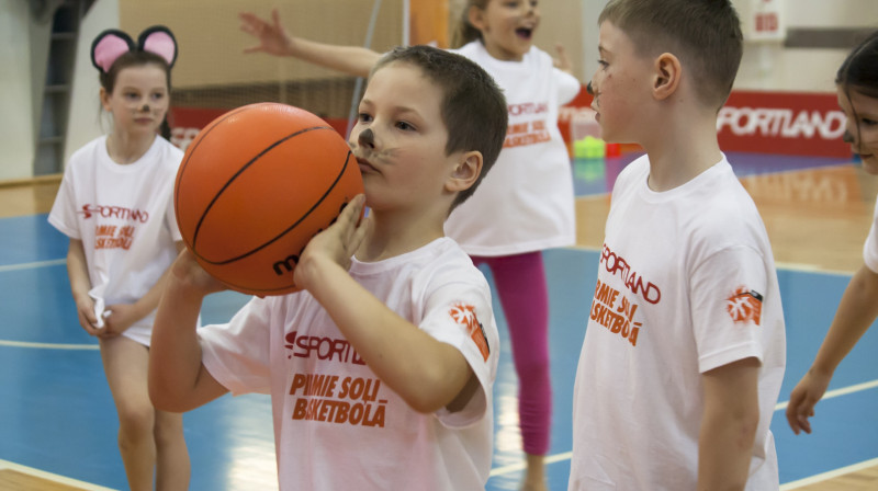 "Sportland" pirmie soļi basketbolā pusfināla sacensības Saldū.
Foto: Sportland