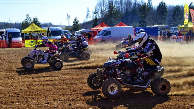 Dišlere-Kirilo pārņem vadību motokrosā Raunā
Foto: x99.lv