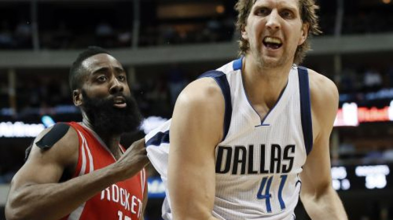 Džeimss Hārdens un Dirks Novickis
Foto: AP/Scanpix