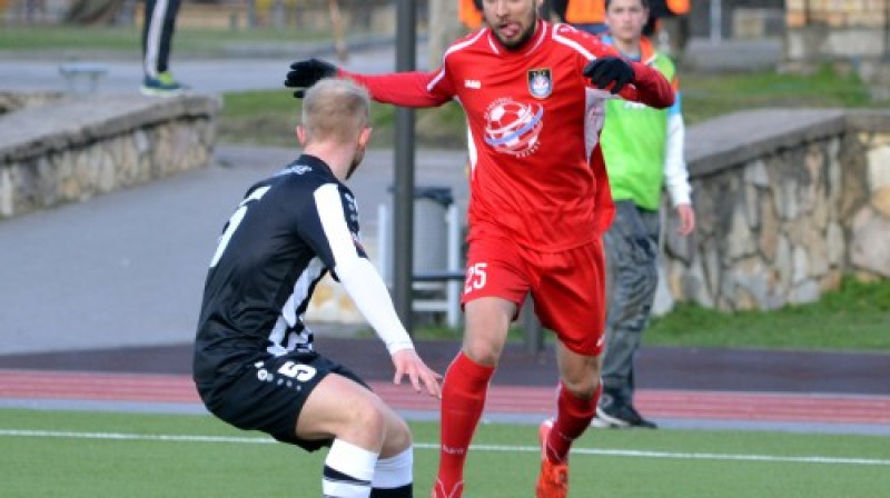 Artūrs Karašausks spēlē ar "Gulbeni"
Foto: Mārtiņš Jankovskis, Sportacentrs.com