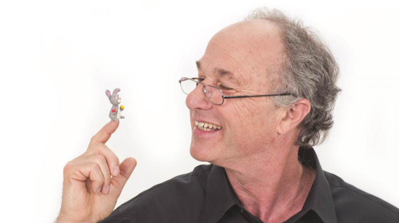 Grāmatas “Plastilīna noslēpumi. Dzīvnieki mājā un sētā” autors Ronijs Orens