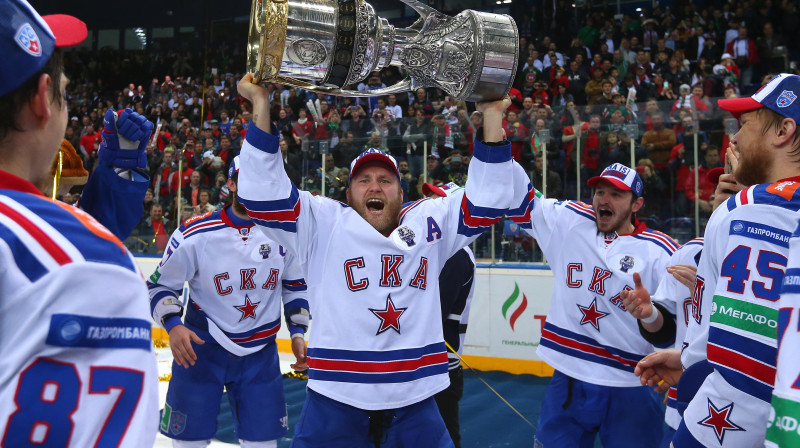 Patriks Tūresens ar Gagarina kausu
Foto: TASS/Scanpix