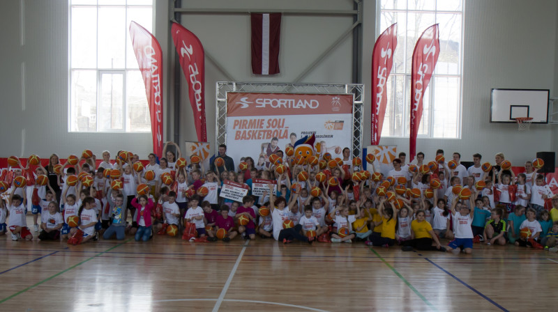 Sportland pirmie soļi basketbolā finālsacensību uzvarētāji.
Foto: sportland