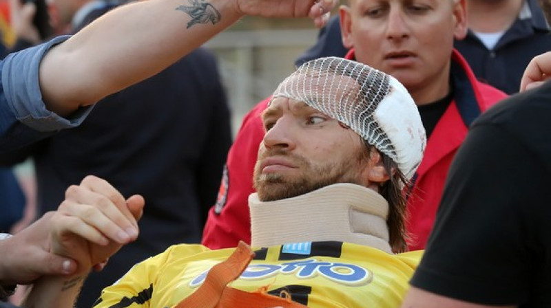 Kaspars Gorkšs ceļā uz slimnīcu
Foto: sport24.gr
