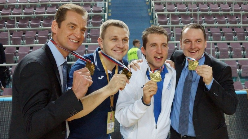 Gundars Vētra ar palīgiem
Foto: kurskbasket.ru