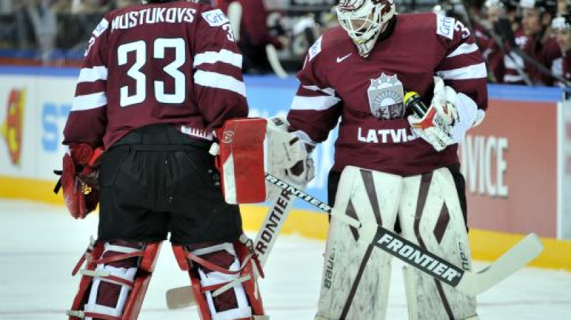 Ervīns Muštukovs pasaules čempionātā debitēja ar pieciem ielaistiem vārtiem, bet Edgars Masaļskis kapitulēja tikai 23 sekundes pirms beigām
Foto: Romāns Kokšarovs, Sporta Avīze, f64