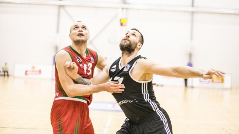 Lauris Blaus pret Ronaldu Zaķi
Foto: Mikus Kļaviņš, "VEF Rīga"