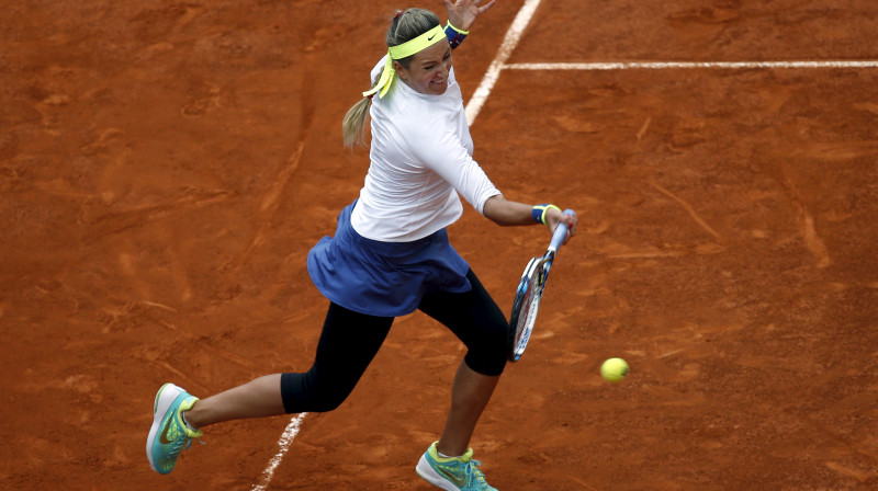 Viktorija Azarenka uz Madrides māla
Foto: Reuters/Scanpix