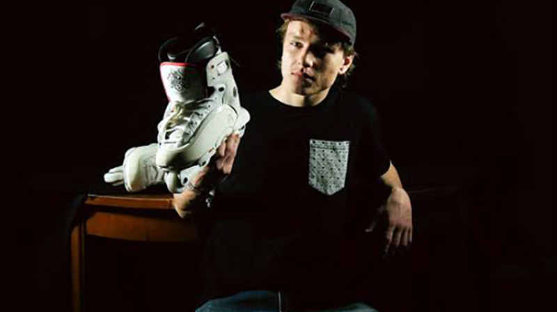 Nils Jansons ar jaunajām skrituļslidām
Publicitātes foto