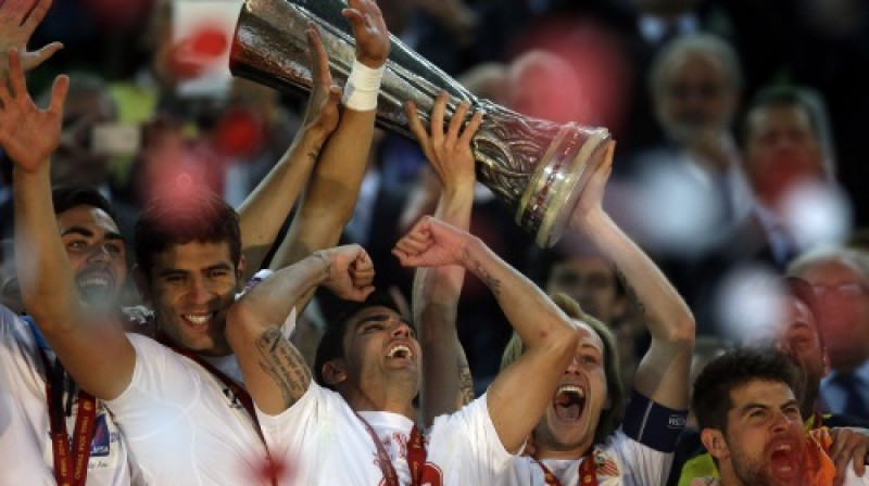 "Sevilla" ar Eiropas līgas trofeju
Foto: AP/Scanpix