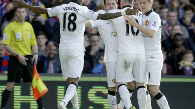 "Manchester United" spēlētāji pēc vārtu guvuma
Foto: AP/Scanpix