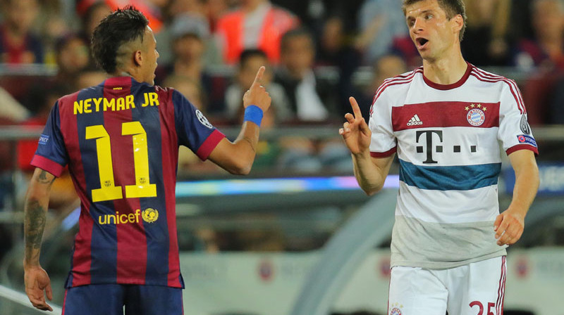 Neimārs un Tomass Millers iesaistās diskusijā pusfināla pirmajā mačā Barselonā. 
Foto: SIPA/Scanpix