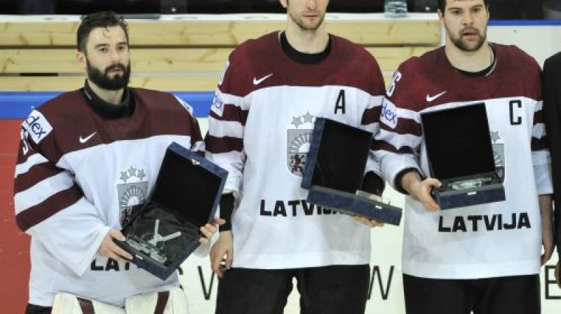 Edgars Masaļskis, Lauris Dārziņš un Kaspars Daugaviņš pasaules čempionātā Prāgā.
Foto: Romāns Kokšarovs, Sporta Avīze, f64
