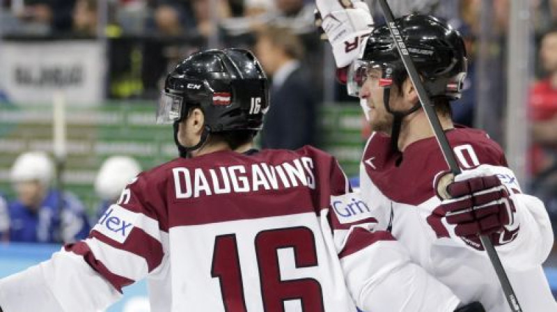 Kaspars Daugaviņš un Lauris Dārziņš jau iepriekšējos gados bijuši Latvijas izlases rezultatīvāko spēlētāju godā, taču vēl nekad tik pārliecinoši
Foto: AP/Scanpix