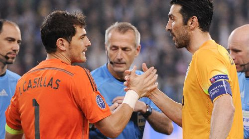 Ikers Kasiljass un Džanluidži Bufons
Foto: LaPresse/Scanpix