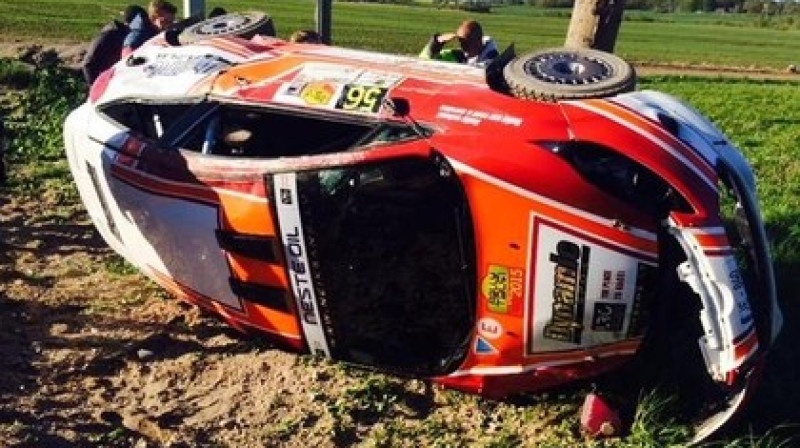 Auto pēc avārijas
Foto: Twitter